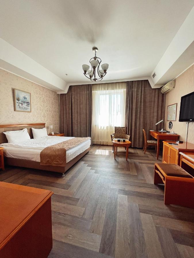 Hotel Golden Dragon Bischkek Exterior foto