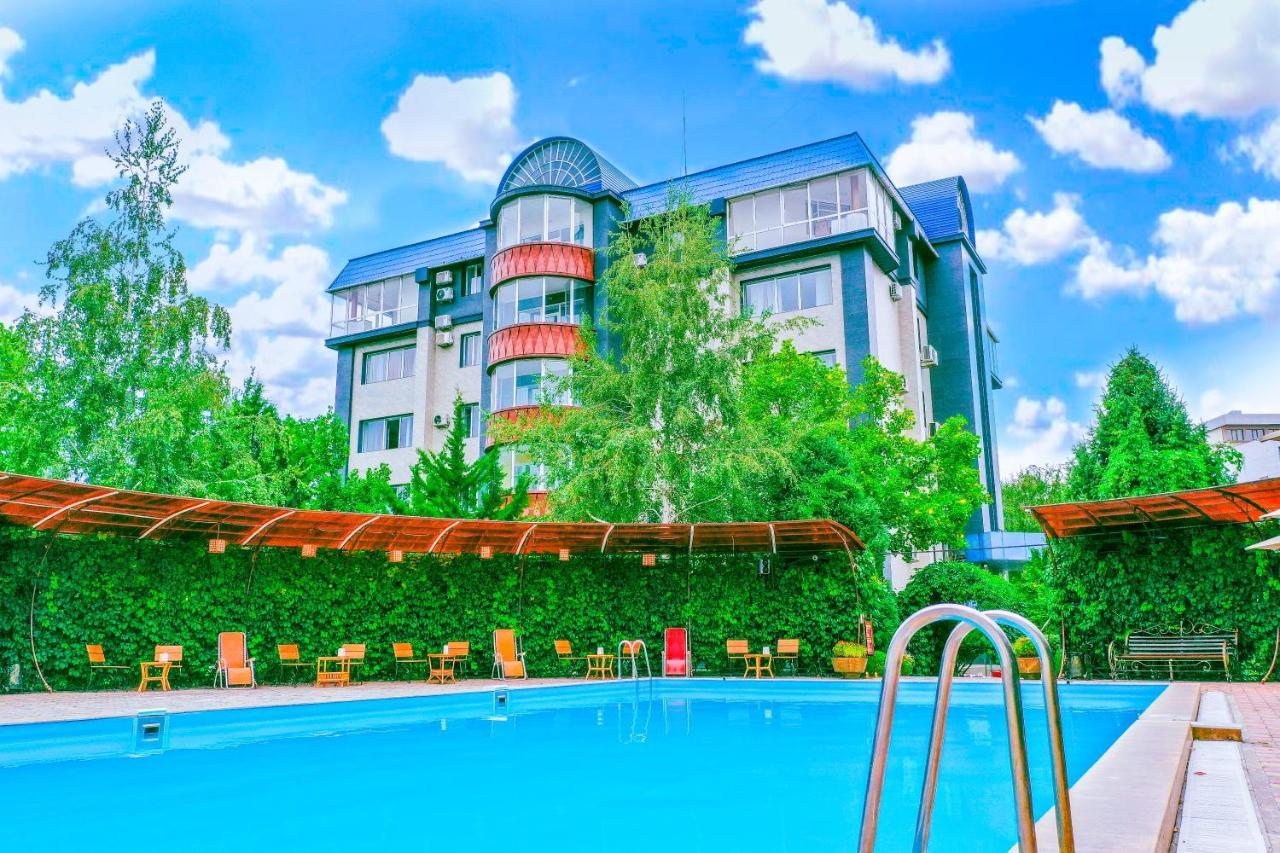 Hotel Golden Dragon Bischkek Exterior foto