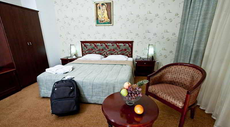 Hotel Golden Dragon Bischkek Exterior foto